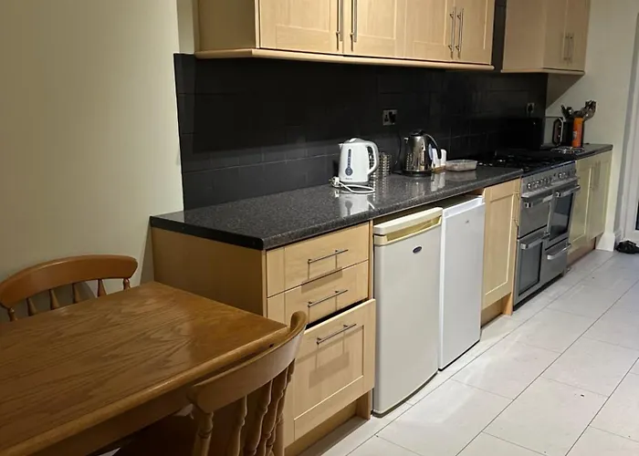 Workers Contractor Friendly Home Long And Short Stays